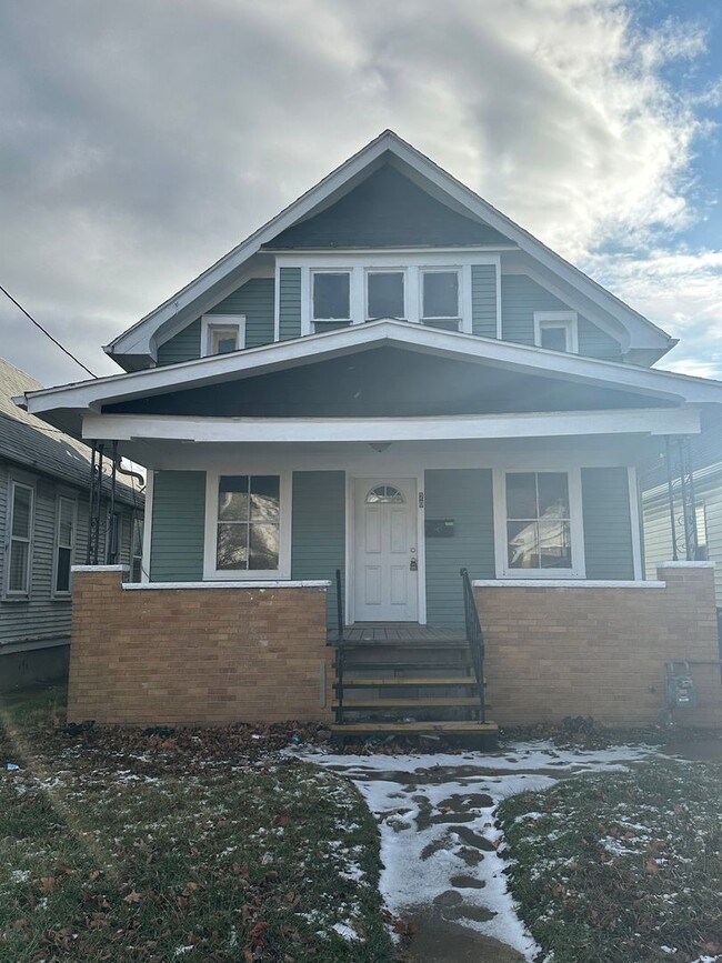 Primary Photo - 5 Bedroom 1 Bath
