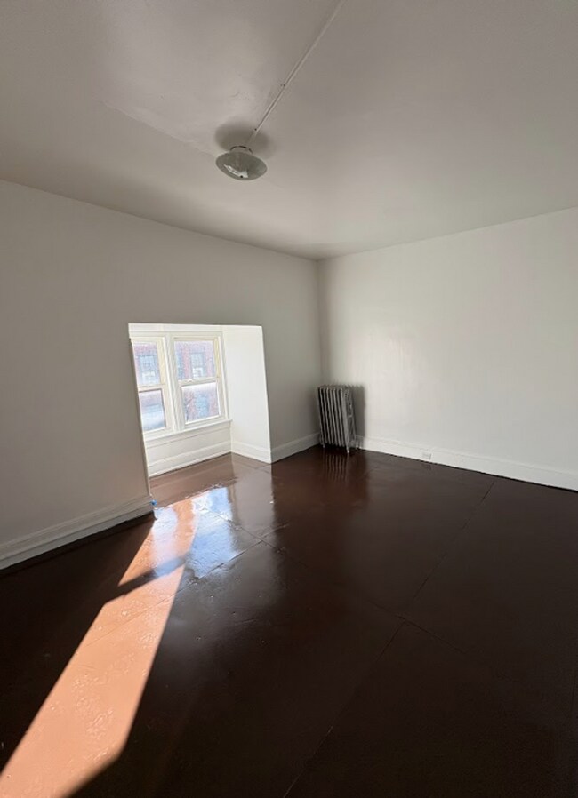 Building Photo - COMING SOON! 3 Bedroom Apartment - York City SD