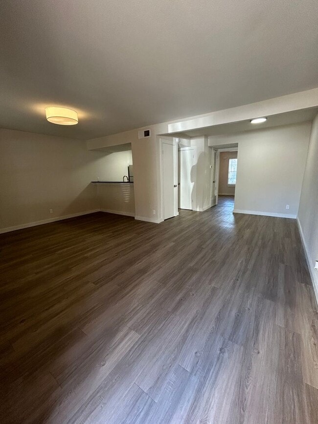 Interior Photo - Kensington Court