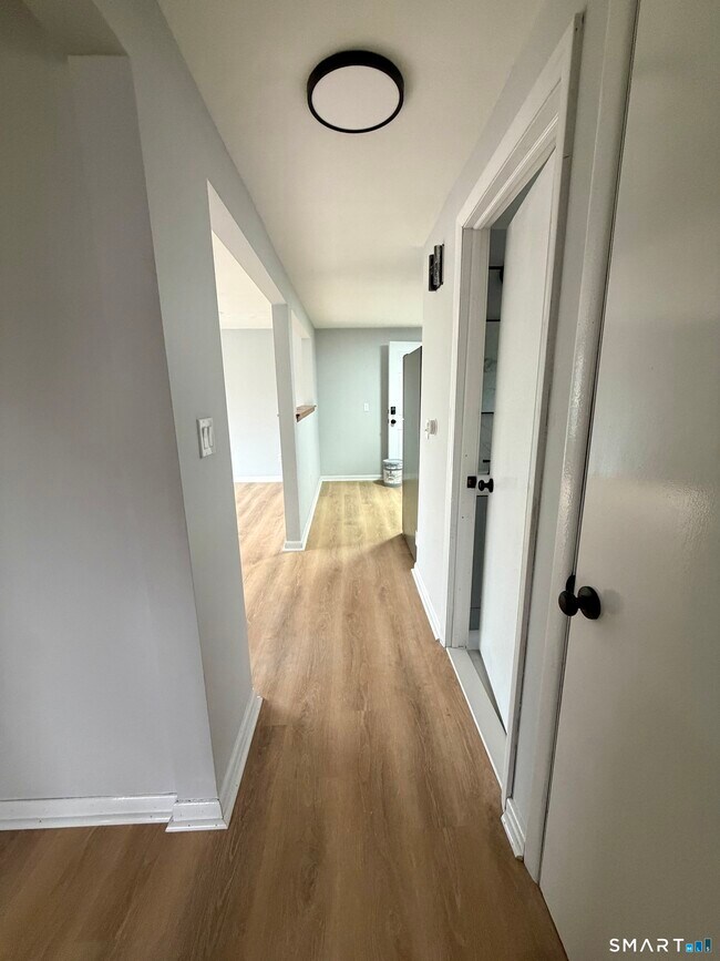 Building Photo - 164 Sycamore St