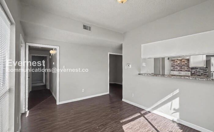 Building Photo - 3729 Thistlemont Dr