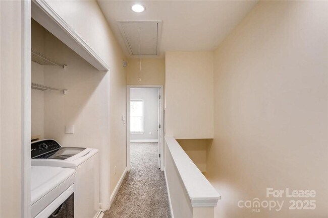 Building Photo - 1305 Summit Greenway Court