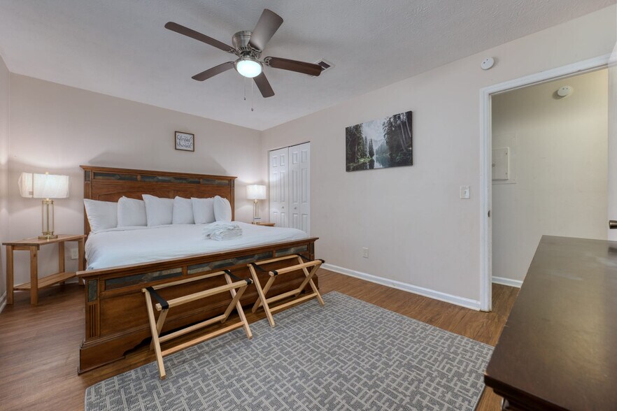 Building Photo - 4900 Hearthstone Dr