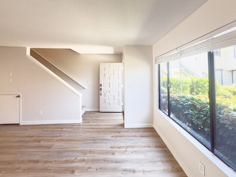 Building Photo - 4243 Tiberon Dr