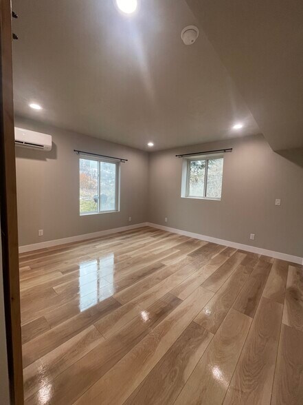 Building Photo - 4643 Balsam Dr