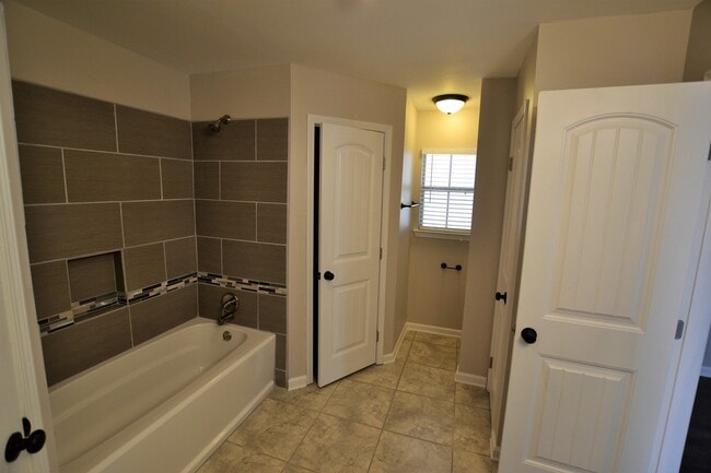 Building Photo - Beautifully remodeled! 3 Bedroom 2 Bath Home in Denham Springs