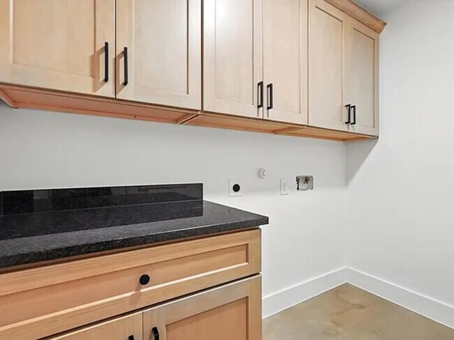 Building Photo - 1004 Branch St