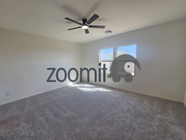 Building Photo - BEAUTIFUL HOME 4 BEDROOMS 3 BATHS!