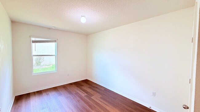 Building Photo - Available now! Amazing 4 Bedroom, 2 Bathroom Home in Wildwood!!