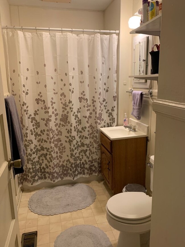 Building Photo - Charming 2 Bed/1 Bath Home Near the K-Stat...