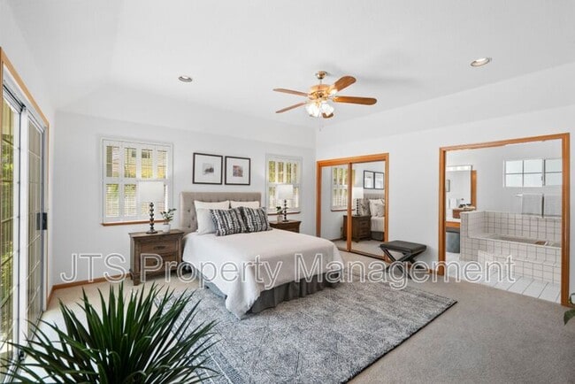 Building Photo - 7723 River Landing Dr