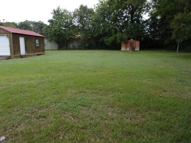 Building Photo - Brick Ranch Home on Large Lot