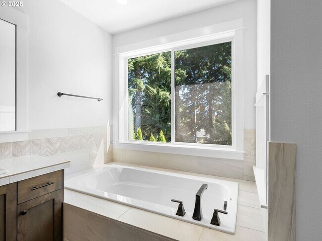 Building Photo - 9010 SW Inez St