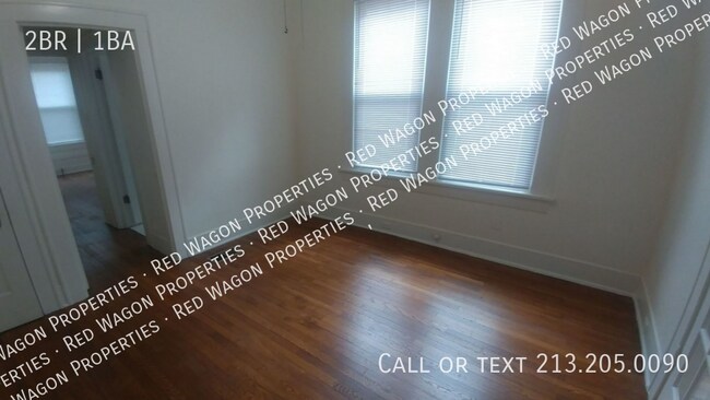 Building Photo - 411 W Mistletoe Ave