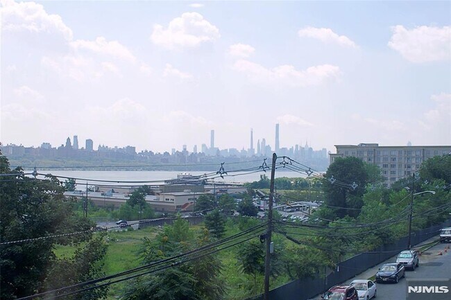 Building Photo - 154 Undercliff Ave