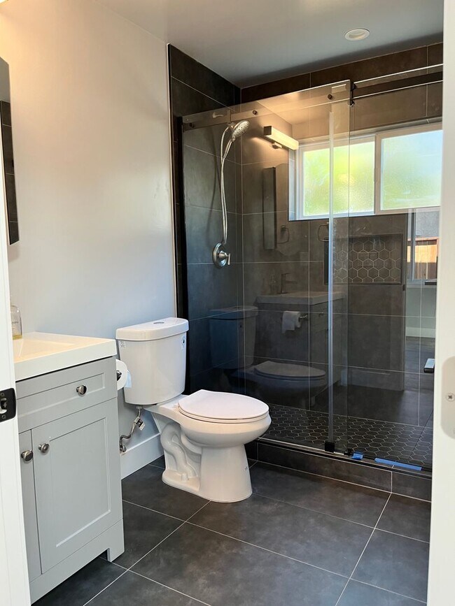 Building Photo - 930 Alexis Ct