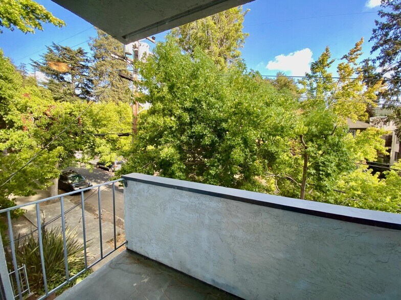 Building Photo - 635 El Dorado Ave