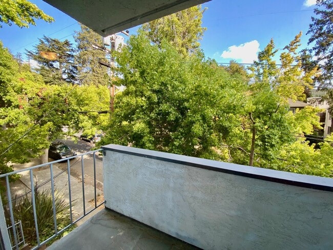 Building Photo - 635 El Dorado Ave