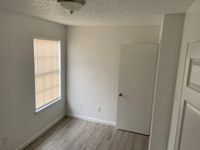 Building Photo - Grasslands