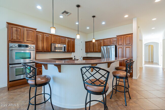 Building Photo - 734 W Juniper Ln