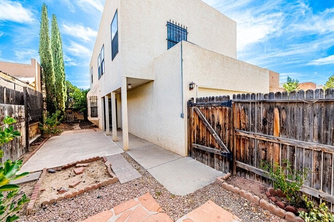 Building Photo - 7725 Pinewood Dr NW
