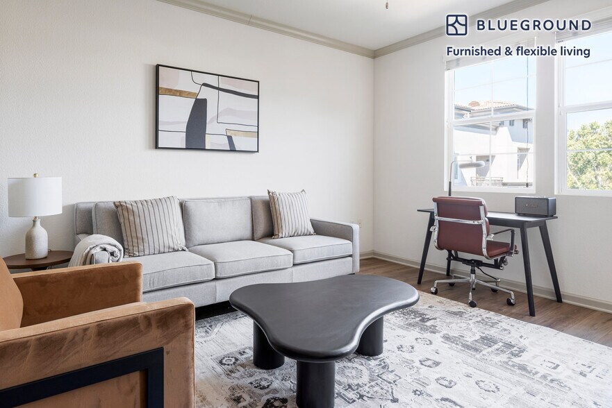 Primary Photo - 501 Murphy Ranch Rd