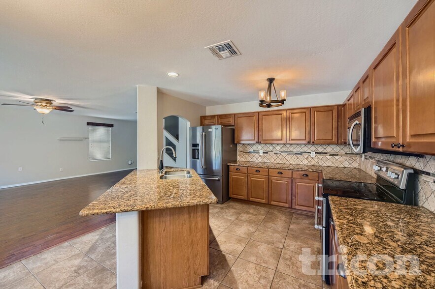 Building Photo - 1351 E Stirrup Ln