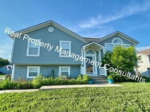 Building Photo - 3 Bedroom in Lees Summit School District