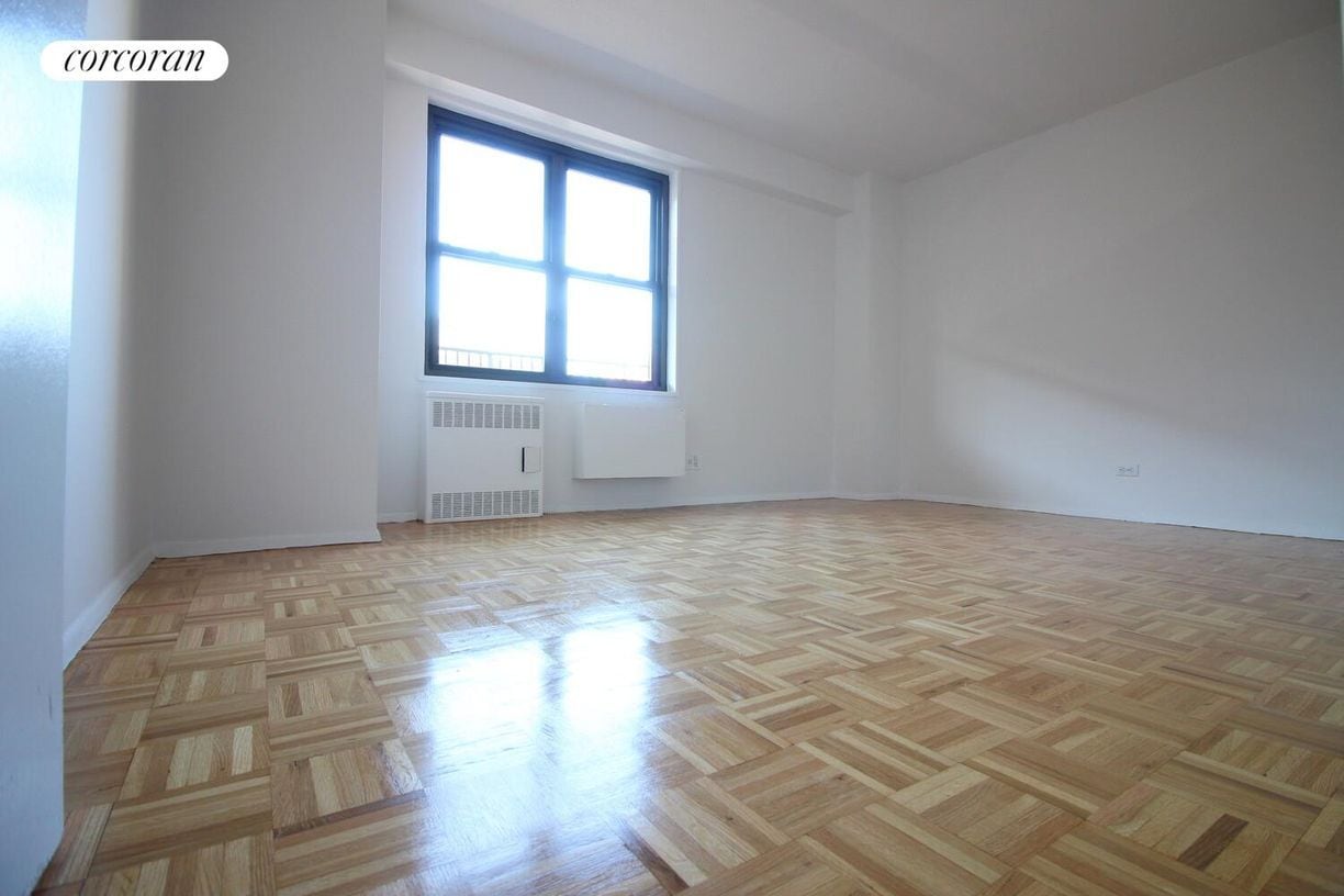 Building Photo - 175 W 90th St