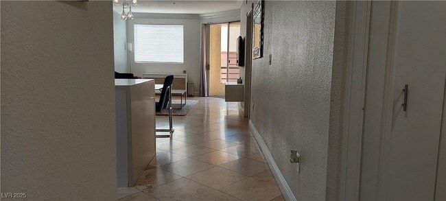Building Photo - 270 E Flamingo Rd