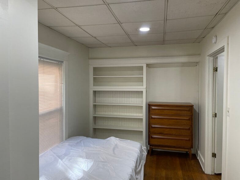 Bedroom 1 - 8 Park Pl