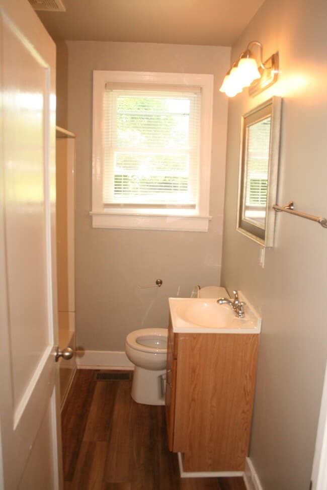 Building Photo - 2833 Colonial Cir