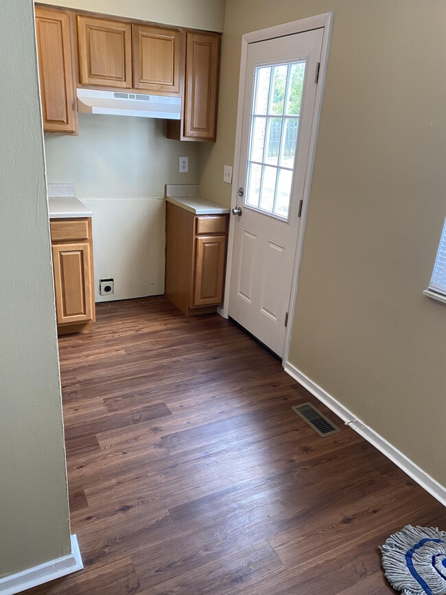 Building Photo - 10893 Birchridge Dr