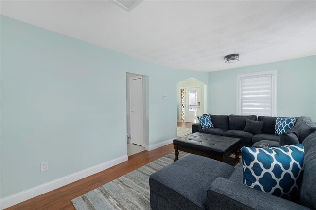 Building Photo - 206 Riverside Ave