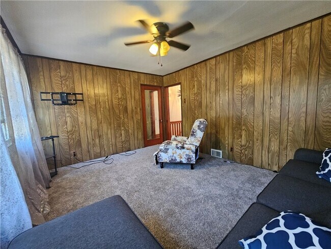 Building Photo - 1127 Highland St