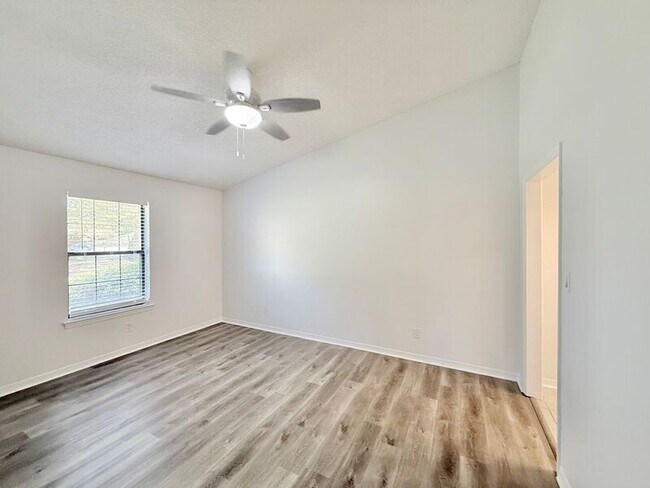 Building Photo - 4424 Bellview Ave