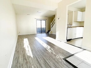 Building Photo - 1444 Tenbury Dr