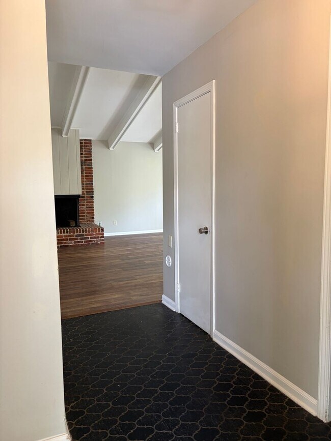 Building Photo - Move-In Ready 4BR/3BA Home with Spacious Layout & Large Yard