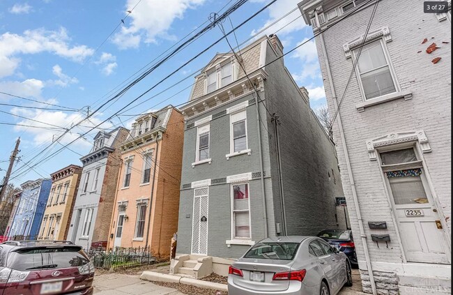 Building Photo - 2233 Victor St