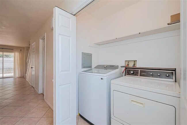 Building Photo - 2030 Plantation Dr