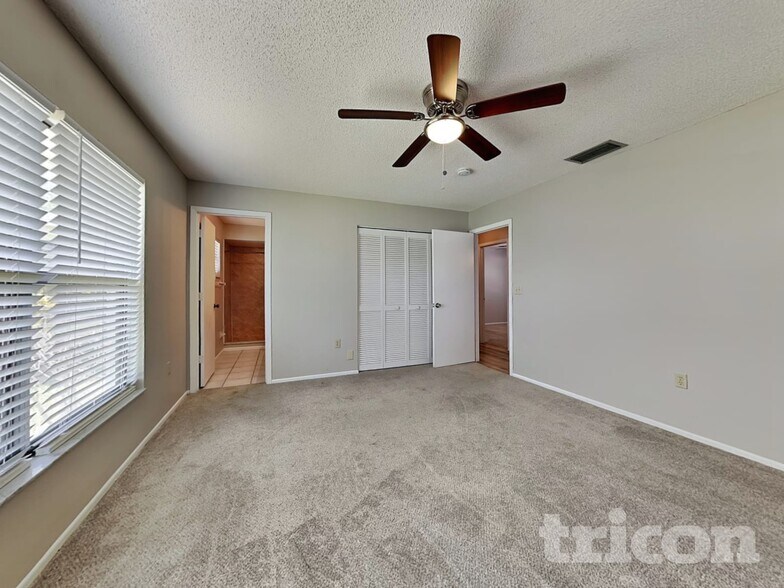 Building Photo - 4918 Ithaca Ln