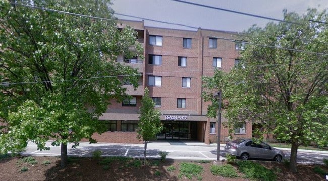 Secure, Quiet and well maintained 5715 Beacon - 5715 Beacon St