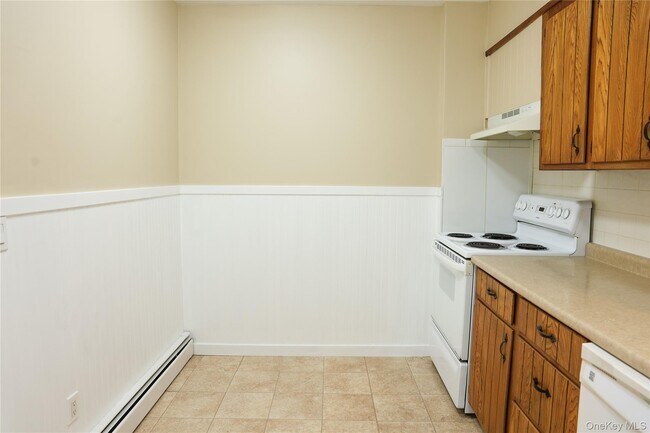 Building Photo - 50 Baron De Hirsch Rd