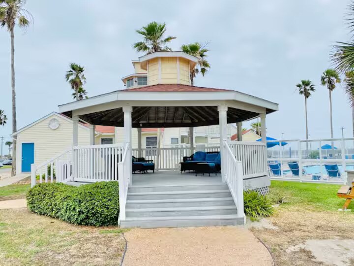 Building Photo - 14721 Whitecap Blvd