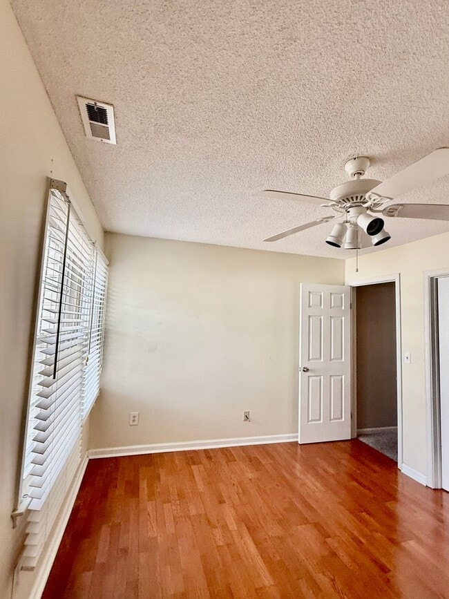 Building Photo - 2BD/2BA Condo in Greenbrier Neighborhood of Chesapeake - Backs up to Golf Course, Walking Trails!