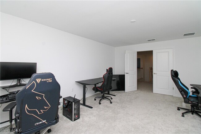 Building Photo - 2213 Avocado Ln