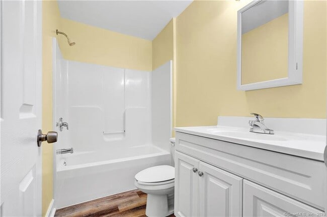 Building Photo - 220 Alder St