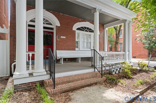 Building Photo - 1527 Grove Ave