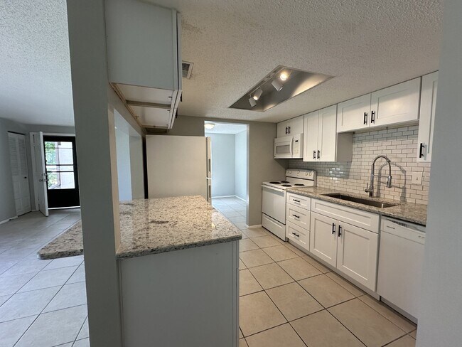 Building Photo - Cedarwood Condominiums