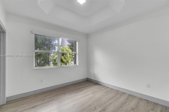 Building Photo - 1720 NE 33rd Ave